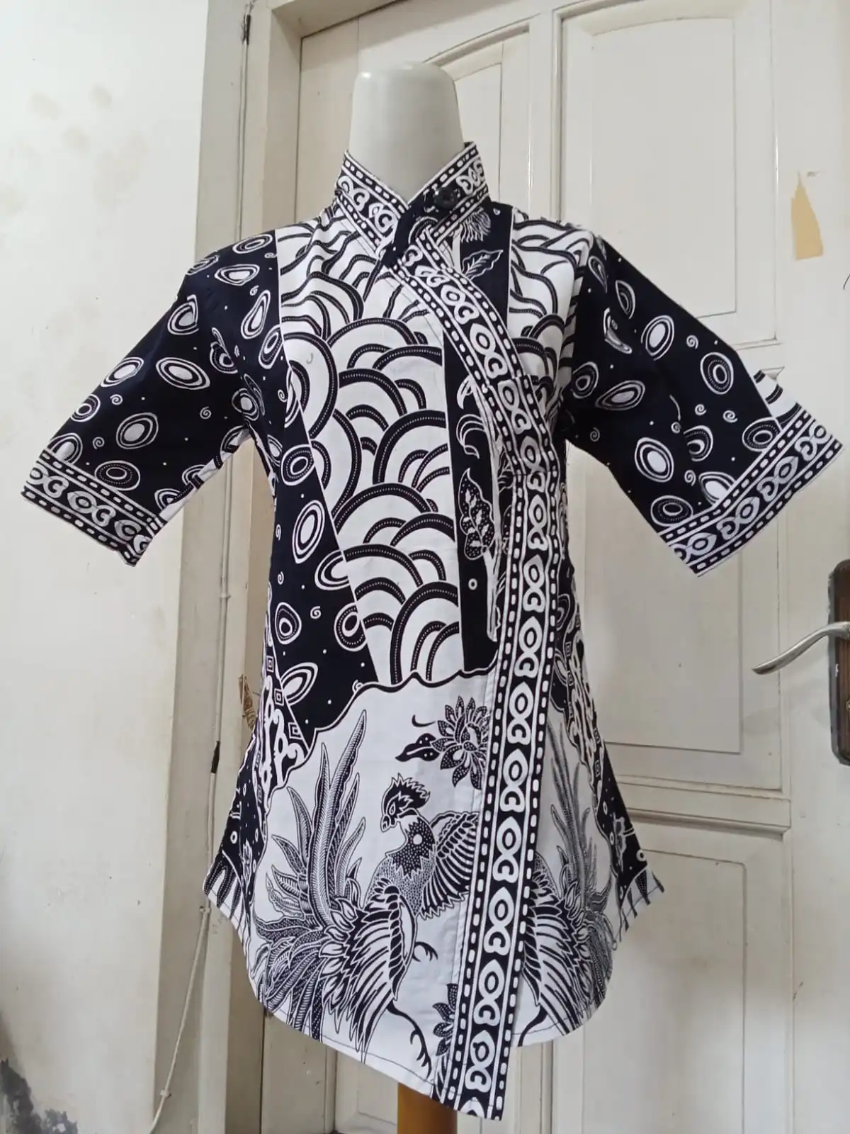 Penyedia/Pabrik/Produsen/Konveksi/Distributor Hem dan Blouse Batik Pekalongan: Menawarkan Koleksi Batik Terbaik untuk Gaya Modis dan Tradisional